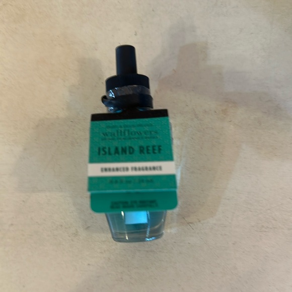 NWT Bath & Body Works Wallflowers essential oil diffuser refills - Picture 4 of 5